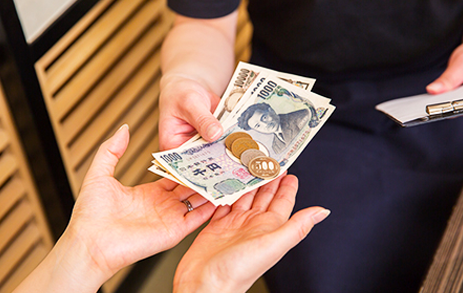 その場で現金をお渡し